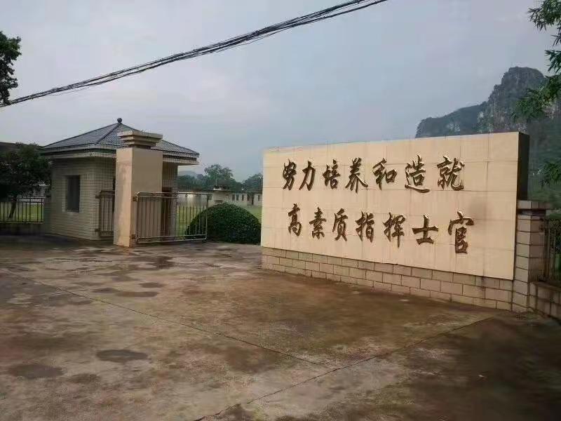 军旅生活纵有太多累和苦，也浇不熄军中男儿胸口的热度，军中岁月纵有太多的霜和露，也