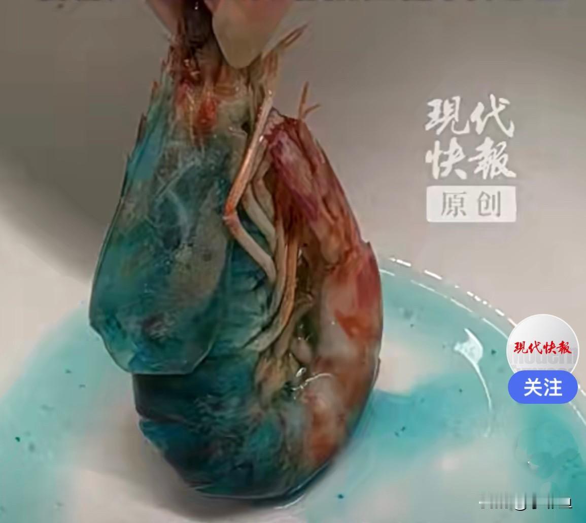 近日，上海的王女士在盒马网购了斑节虾，虾煮好后放进了冰箱，中午准备加热时发现其中