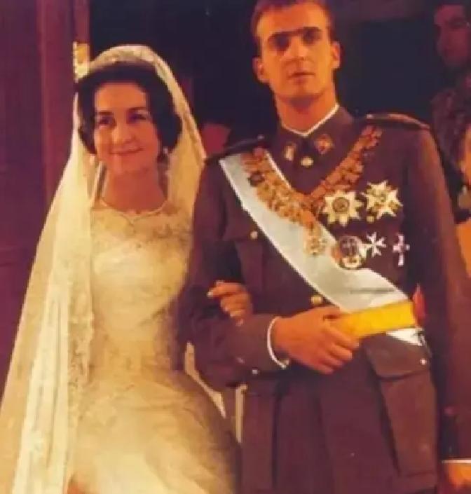 西班牙前国王因私生活混乱被化学阉割，我分析主要有以下几点原因。
 
1 他年轻时