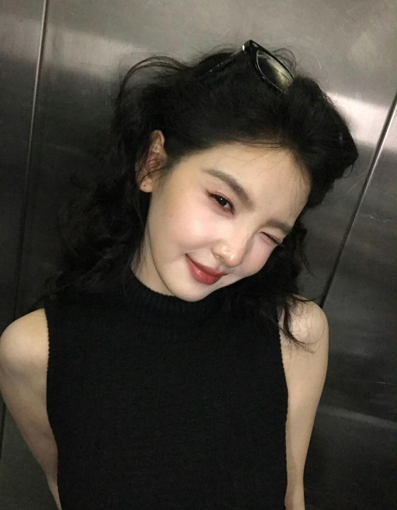 章若楠七夕营业，“清纯感女神”这张脸真的没话说，单看五官都不算精致，但组合在一起