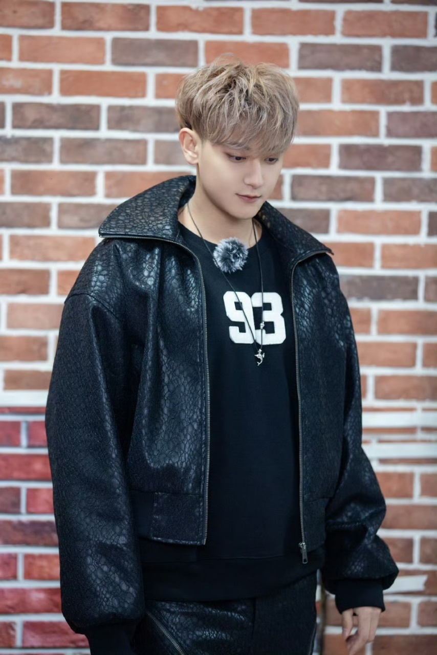 黄子韬上限很高下限也低黄子韬判若两韬被黄子韬的减肥毅力圈粉了！宇闪初遇大家都瘦气