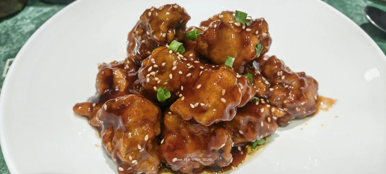 宁波不容错过的美食糖醋排骨，红烧鲳鱼，青蟹海瓜子，红烧杂鱼，酱爆芝麻螺，生炒鸡块
