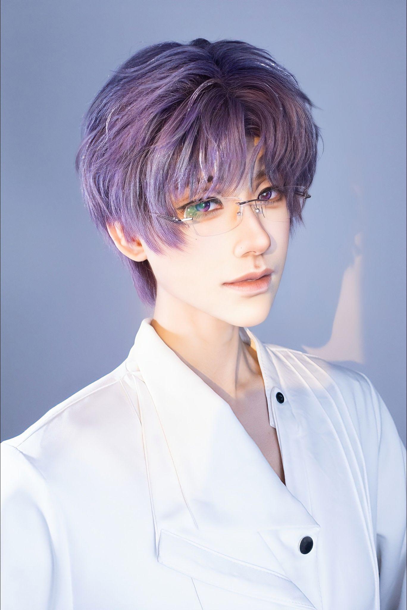 同学们坐好，祁教授开课了。