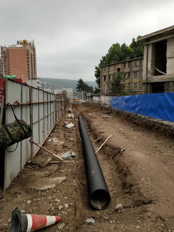 📍大理市的地下管网改造真是一项意义重大的工程。这是个系统性、长期性的活，就像给