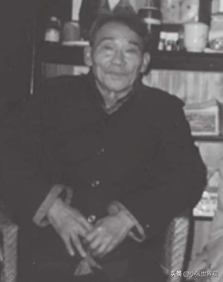 1953年2月，毛主席乘坐长江舰沿长江视察，途经安庆江面时，特意召见时任安庆地委