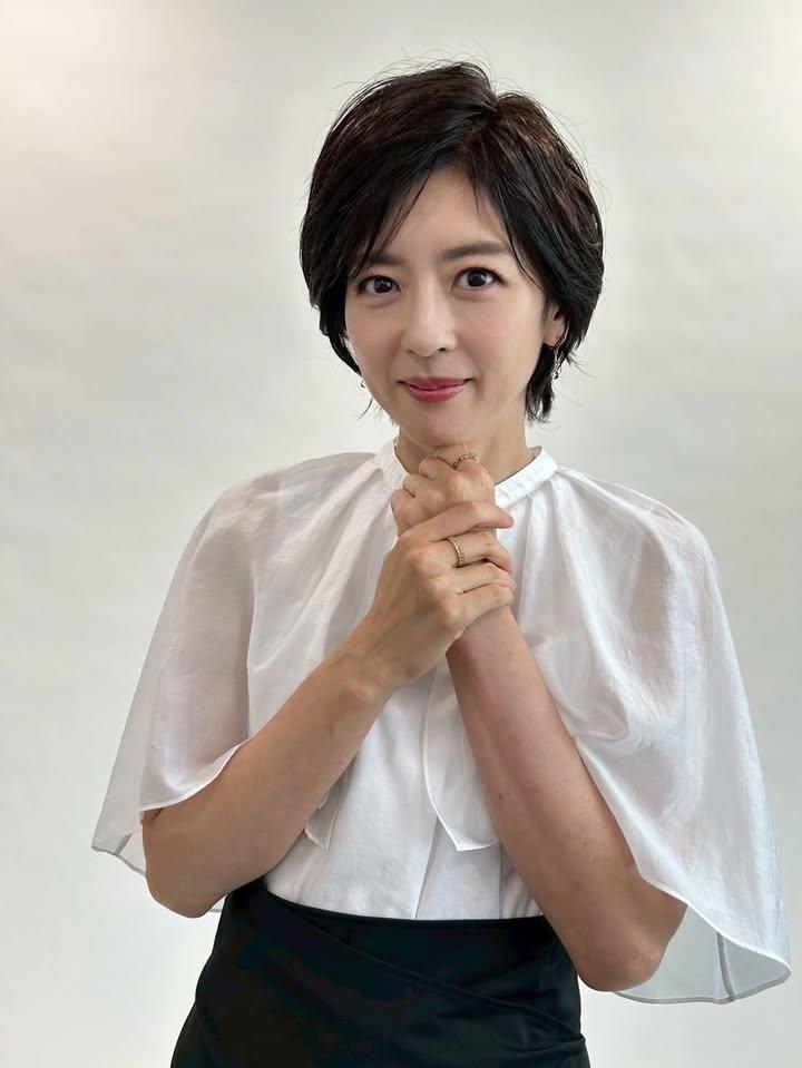 她是日本很出名女演员，以前来过香港拍电影，最出名就是在李连杰主演功夫电影《精武英