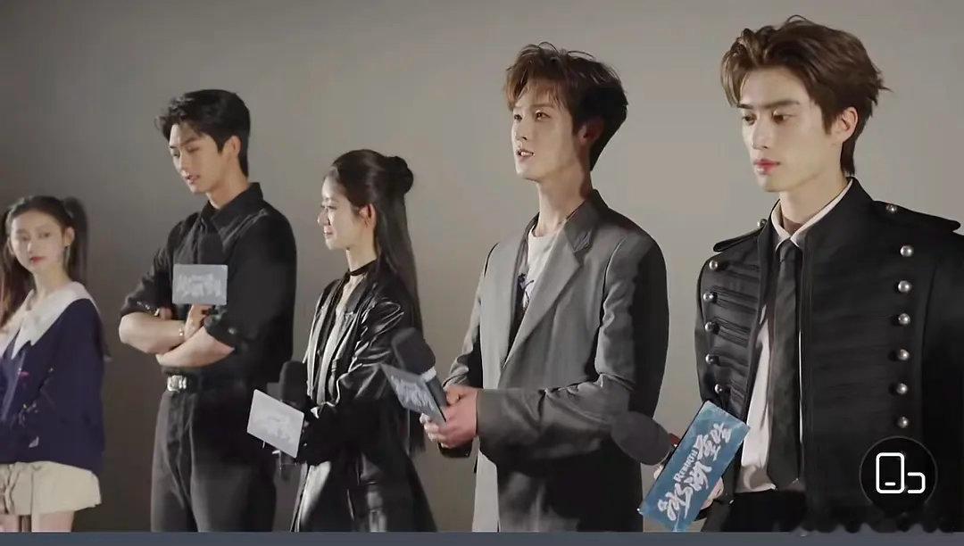 这个对比有点惨烈了 