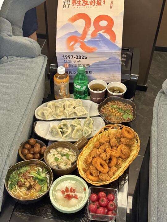 带闺蜜体验一种新的约会方式！！
