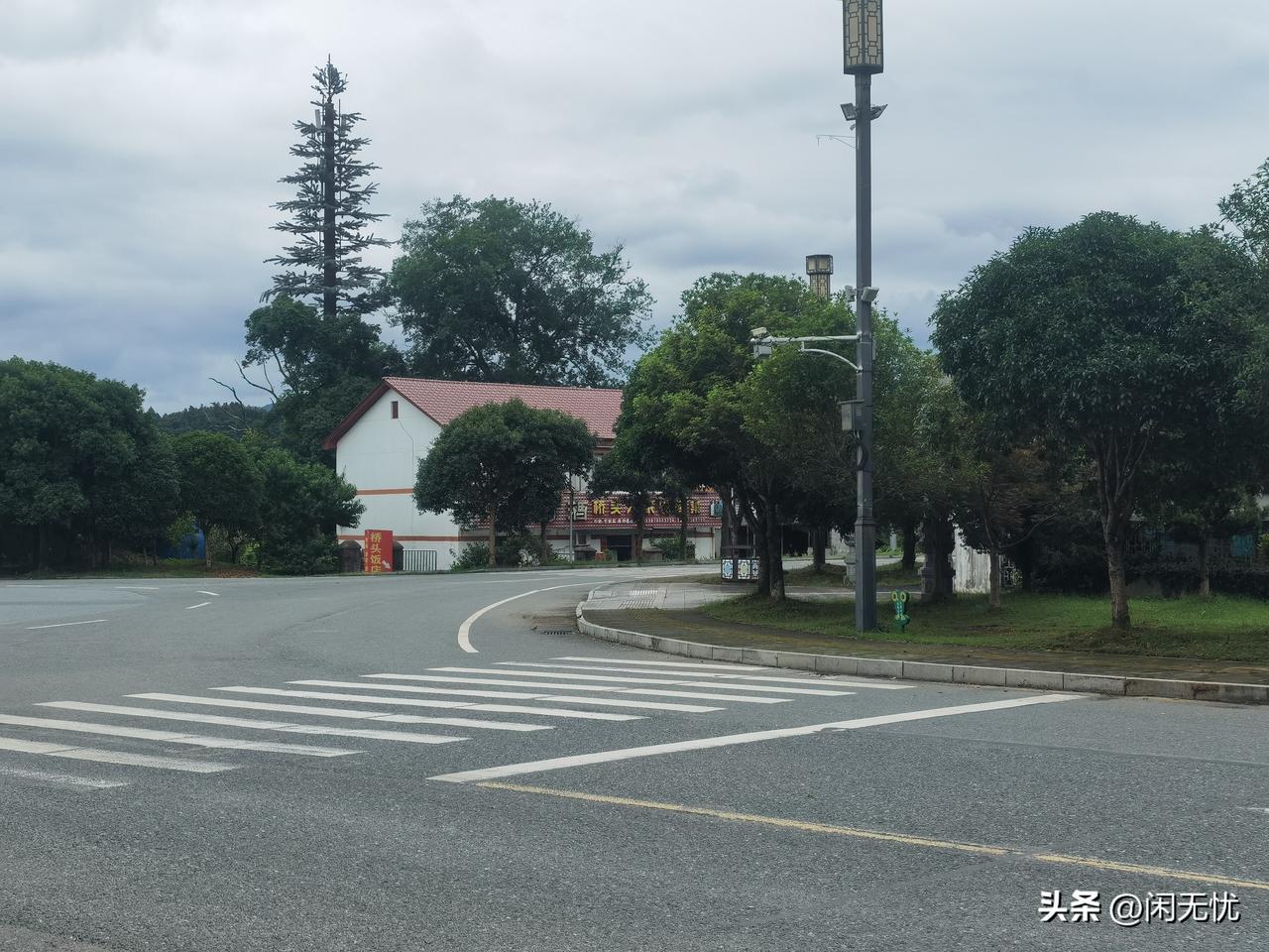 修行人经常会想到无常。
世界上，无常才是正常的。
一成不变的，是不正常的。
天翻