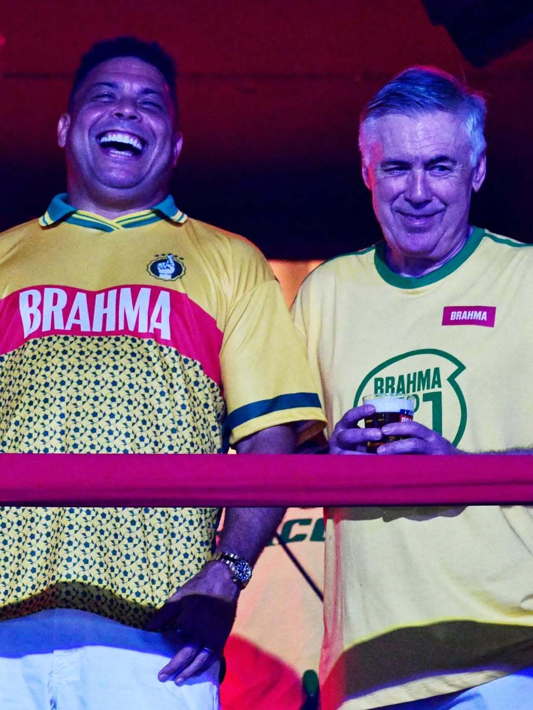 安切洛蒂和大罗在狂欢节中 