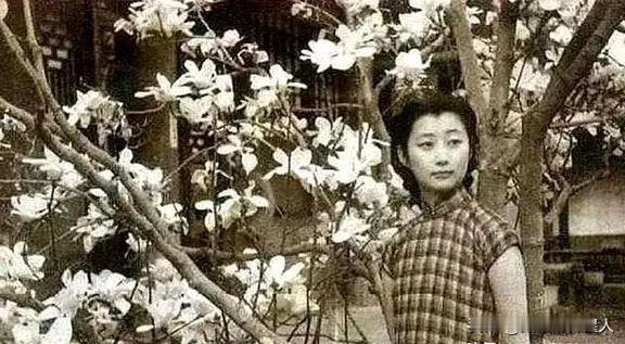 1926年，唐怡莹趁着丈夫溥杰不在家，成为了张学良的情妇。多年后，张学良向溥杰坦
