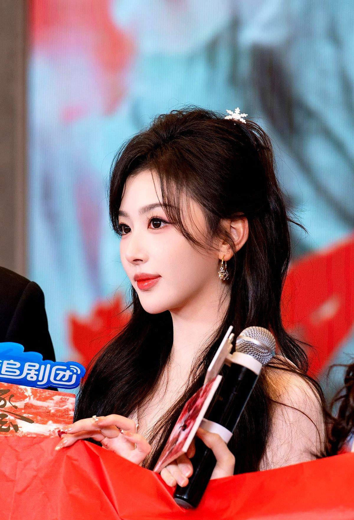 《逐玉》这剧，孔雪儿演得真绝！

现在太多古装小花，演戏跟念PPT似的，好看是好