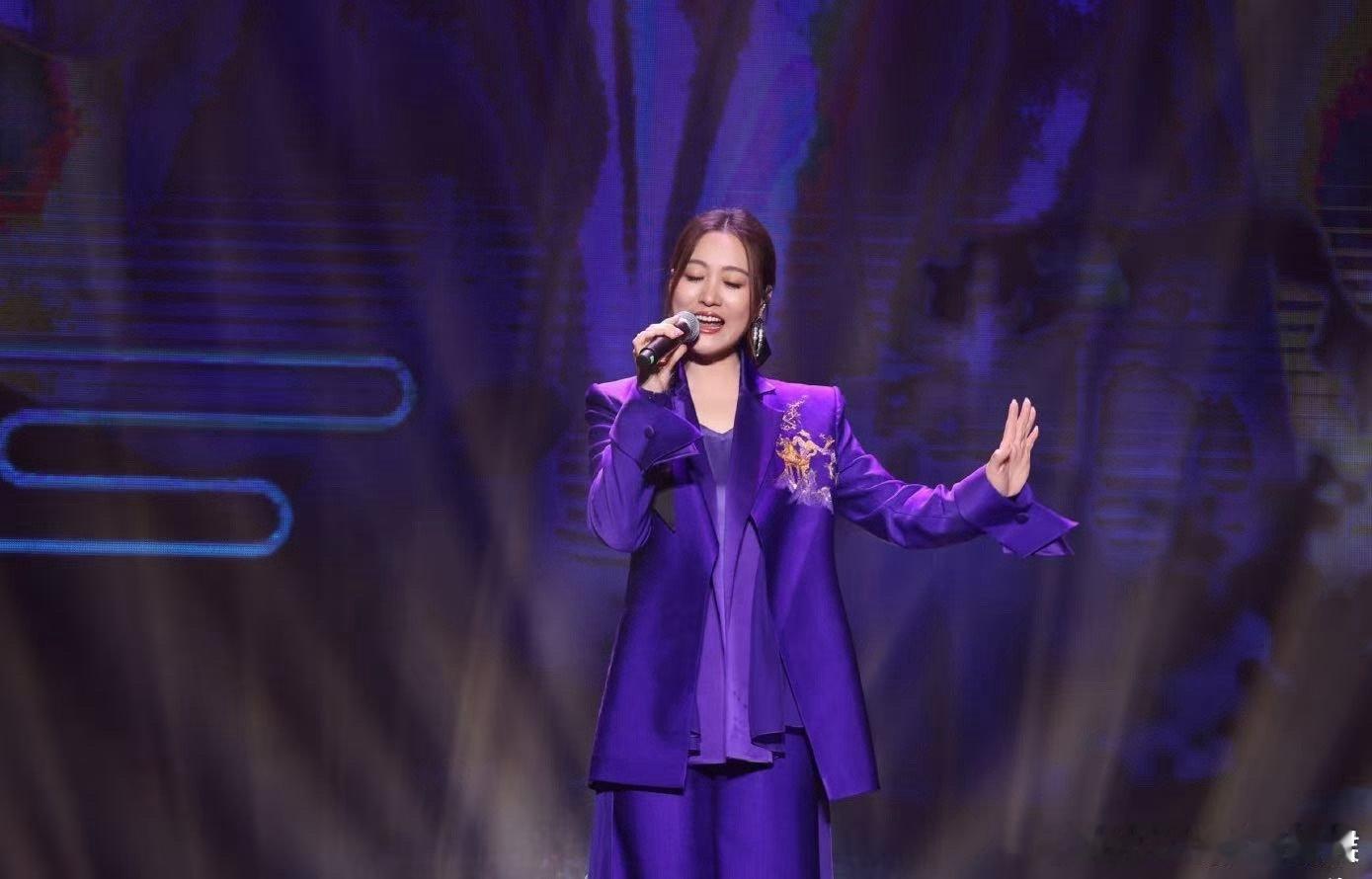 真正的歌唱家归来！谭晶的嗓音可柔可刚，从民族到流行轻松驾驭，加盟《音乐缘计划2》
