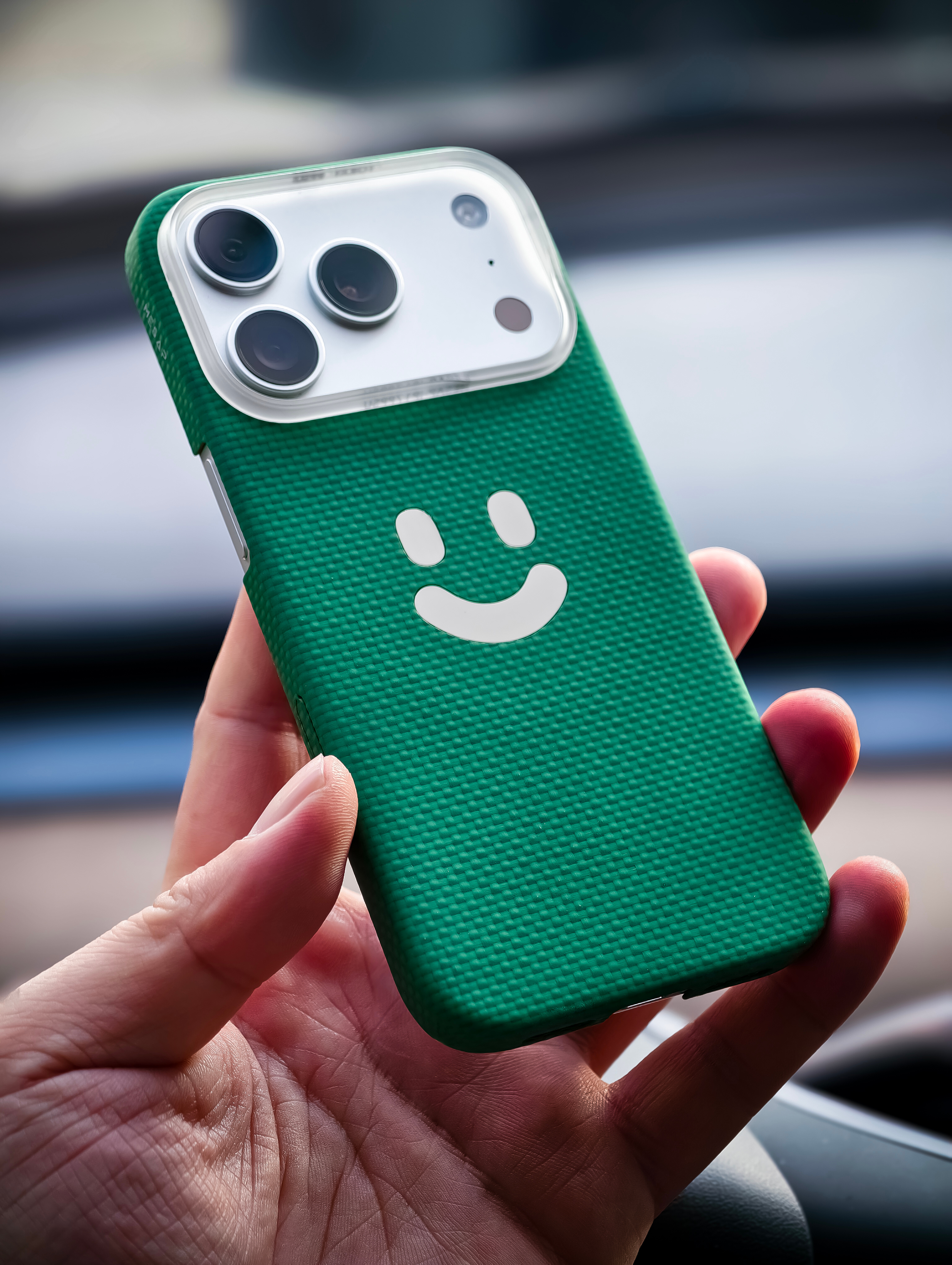 应该是个人用过体验最好的手机壳～抛开保护属性，个体已经具有鲜明的特色和辨识度，而