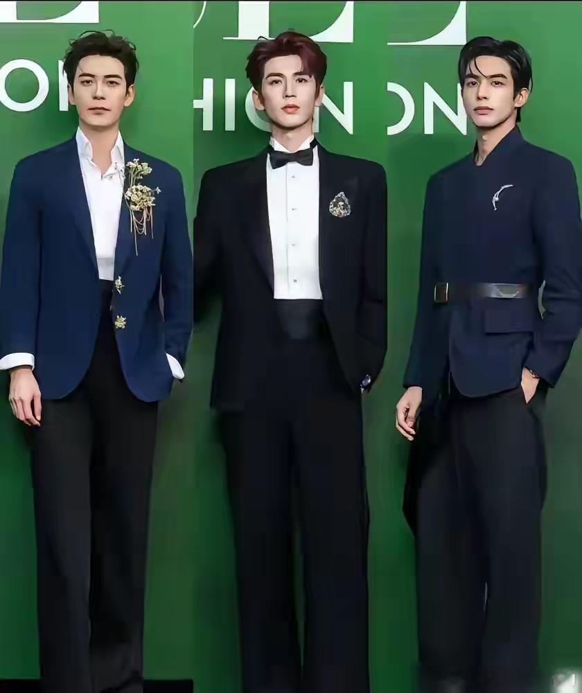 三张脸像复制，命却天差地别。 张凌赫片酬800万。传闻父亲是房地产老板，母亲开着