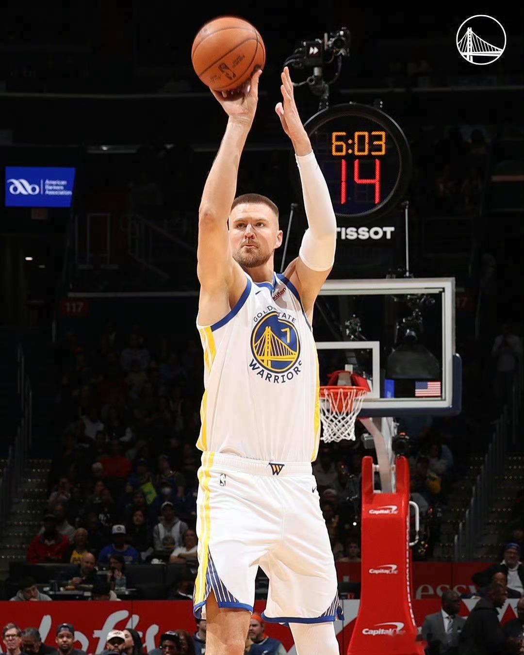 勇士作业拿捏！我就说这一把轮到勇士要大获全胜了吧。对手奇才根本就没什么实力，这都