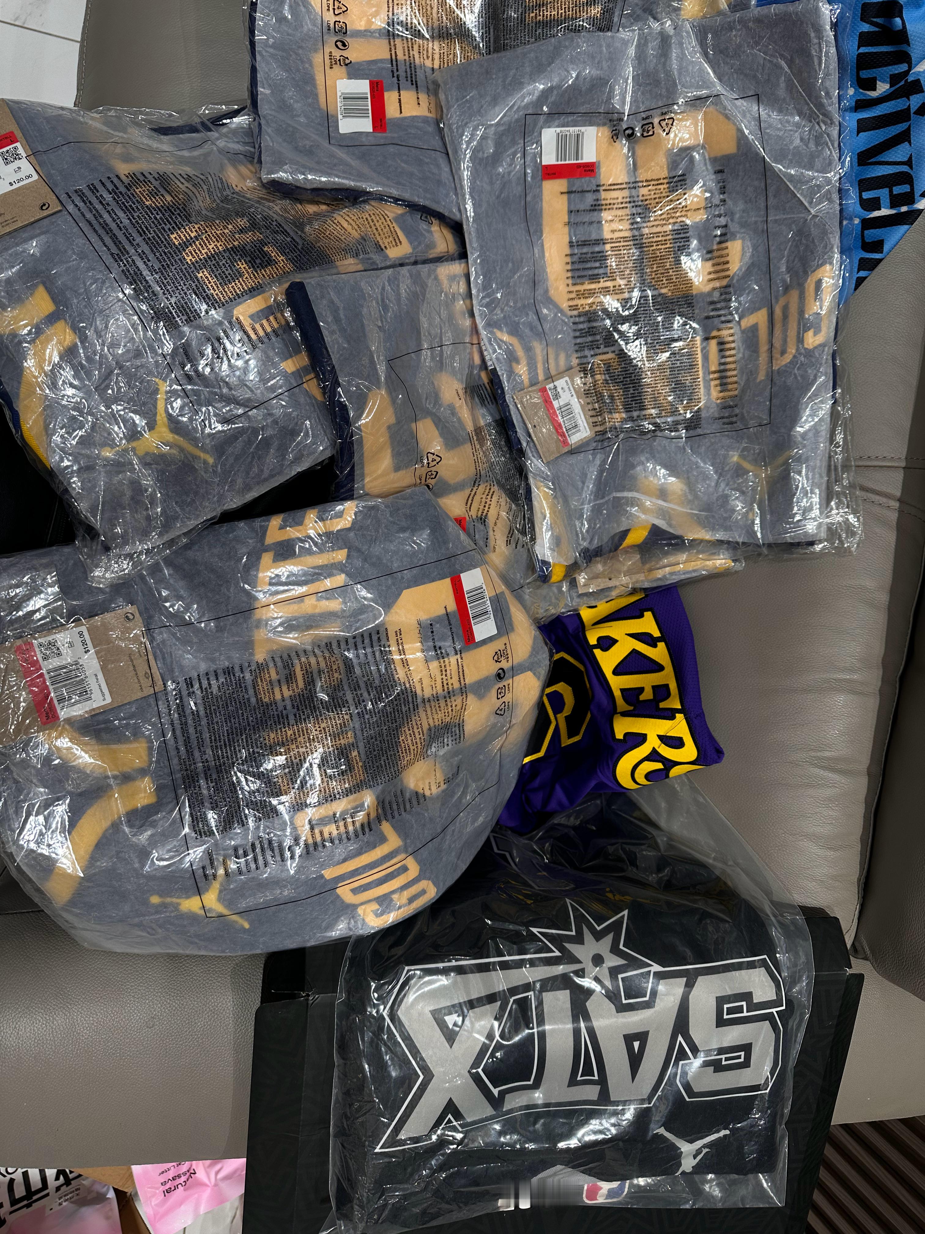 我还寻思能进季后赛呢搞了一些季后赛送只能直播间送了新赛季篮不住我的观赛搭子