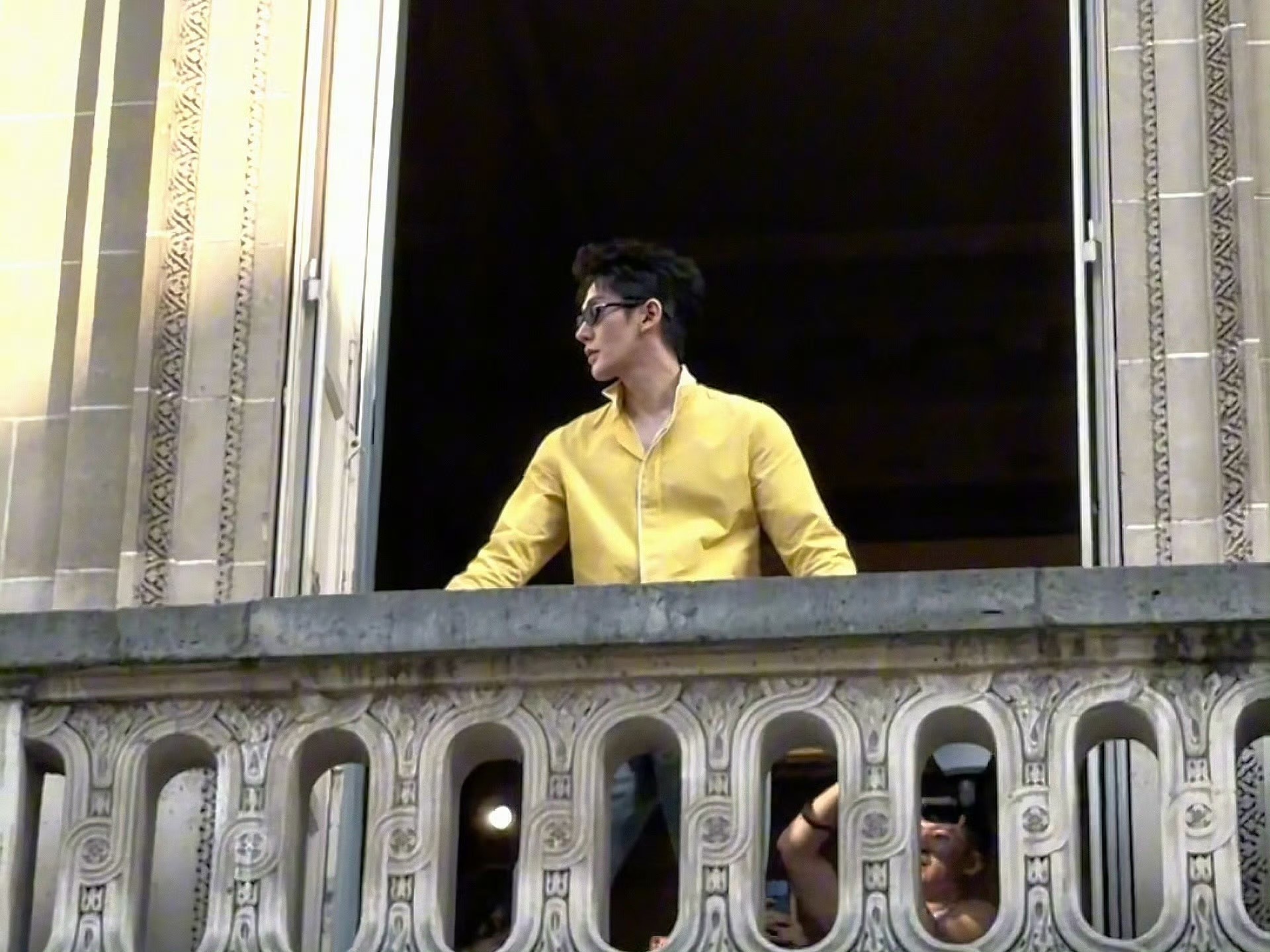 粉丝认证号  像偶然翻到一本心仪的书，我的书页间从此夹满你的踪迹，最私藏的欢喜
