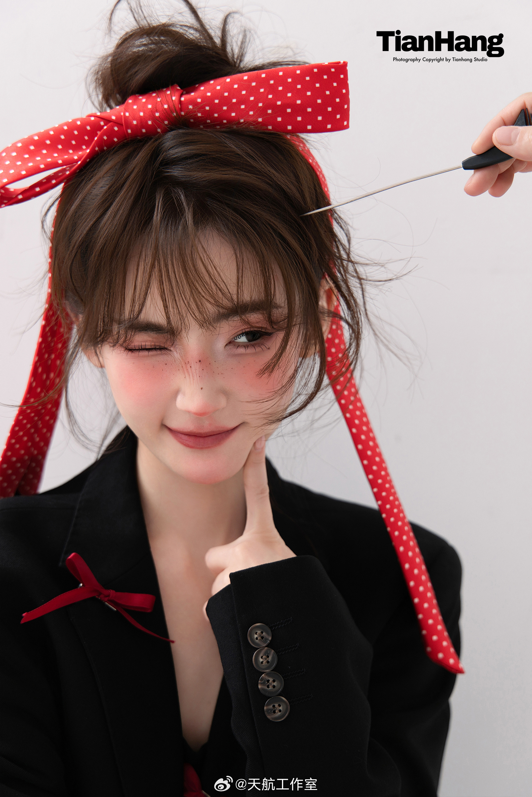 ✨棚拍分享用一颗红气球🎈开启新年的心动序章🧚🏻♀️：天航工作室韩系棚拍时尚