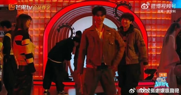 丁程鑫太乙真人步你好星期六《你好星期六》里，丁程鑫的太乙真人步模仿秀超有趣。他迈