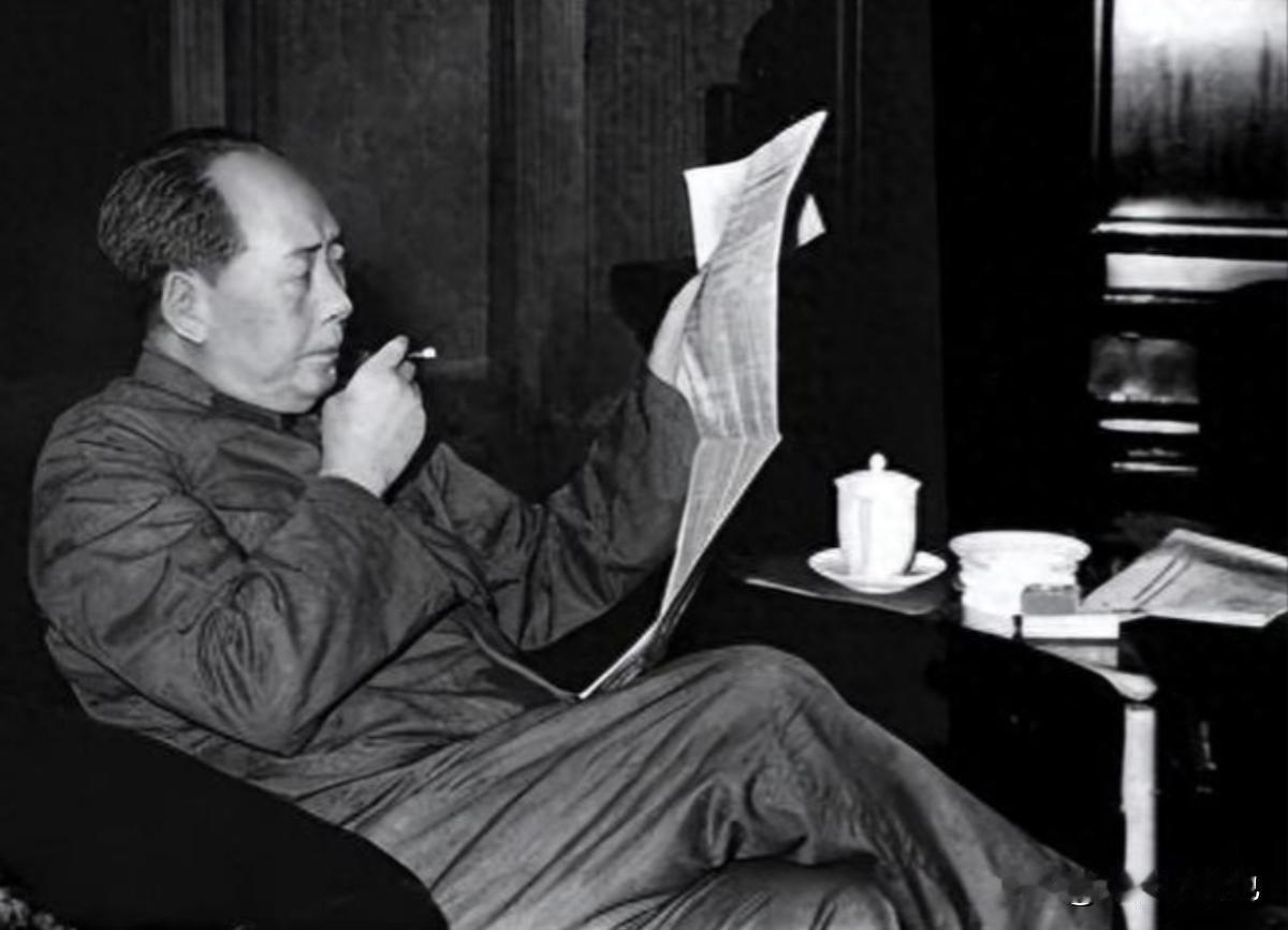 1969年，李先念在中央开会的时候，突然从怀里掏出一根雪茄点上，就在他放松下来的