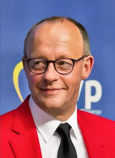 德国总理公开表态:
12月2日，德国总理默茨1日公开表态，反对给乌克兰“强加和平