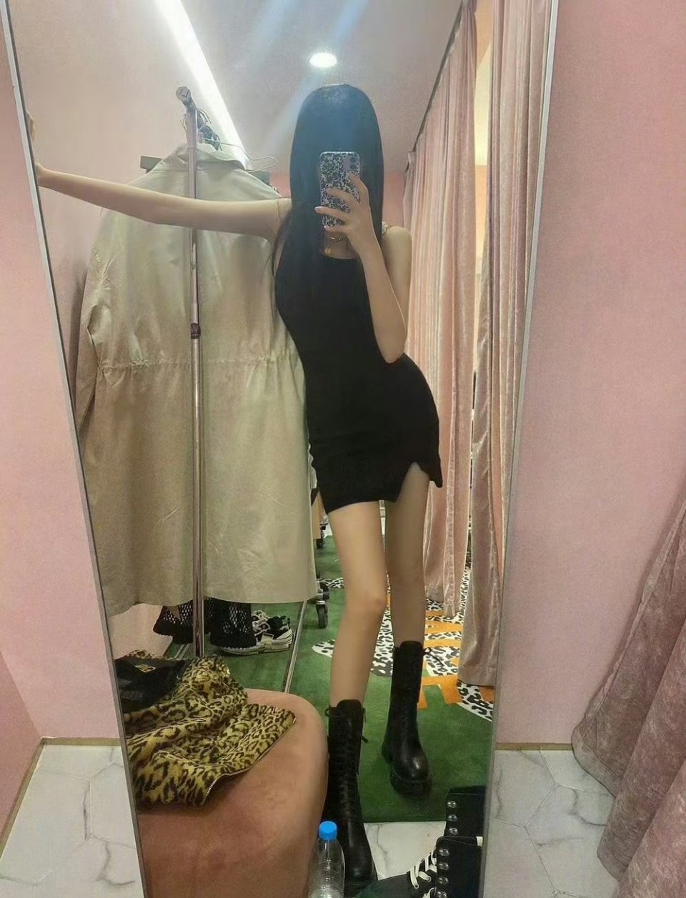 我巴这张还被偷了，谁懂不知道 迪丽热巴的身材很曼妙