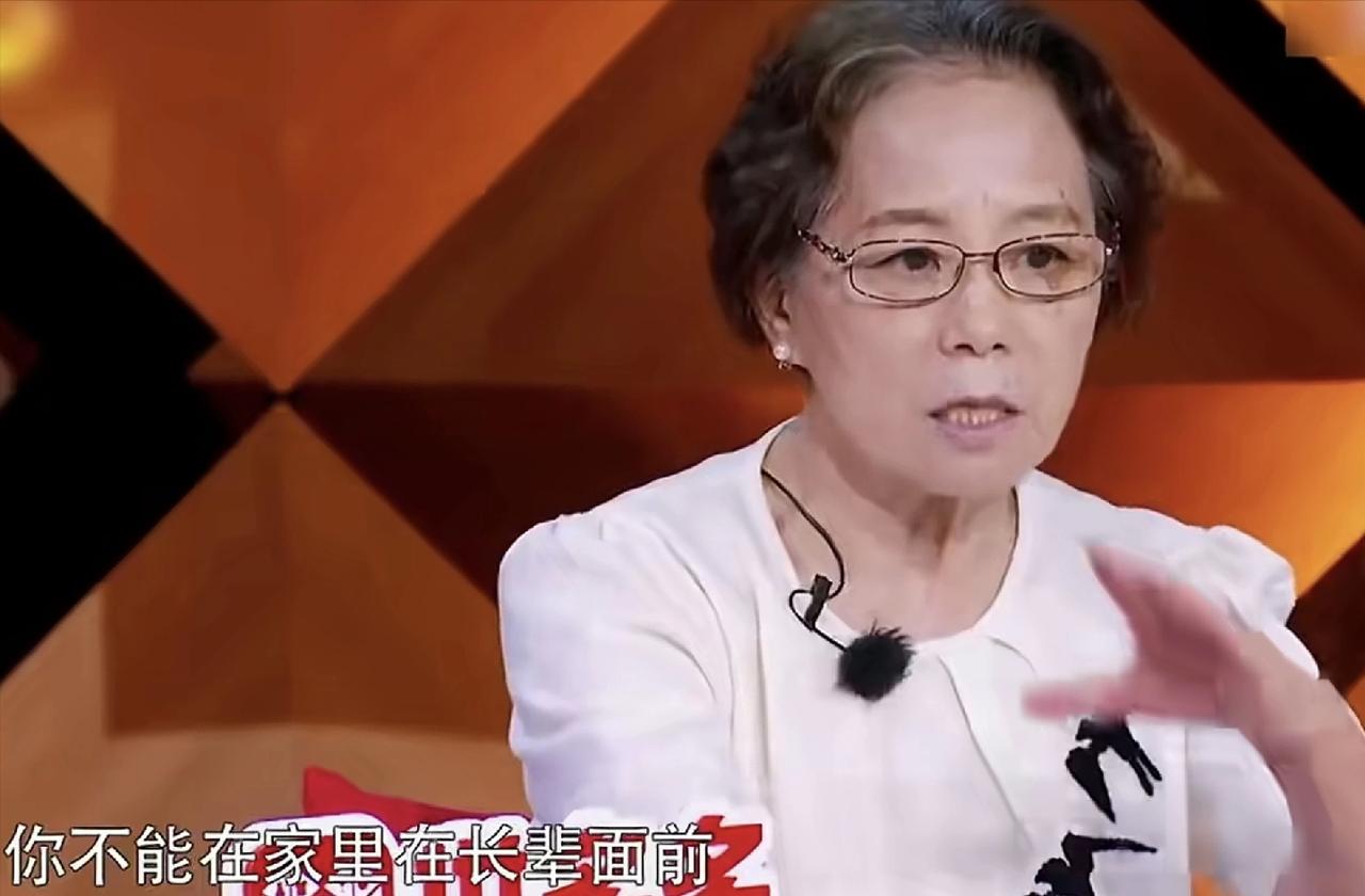 朱雨辰的妈妈说，姜妍这孩子，我一开始是真挺喜欢的，人勤快，做饭也好吃，对我儿子也