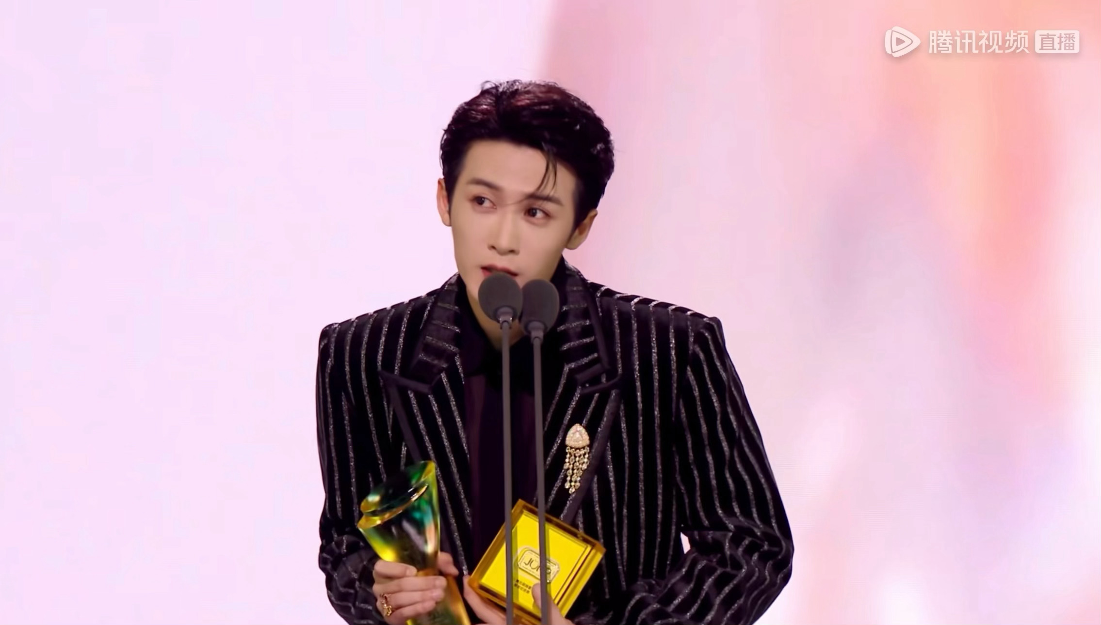 “感谢一直以来给我力量的小炭火们”🥹 