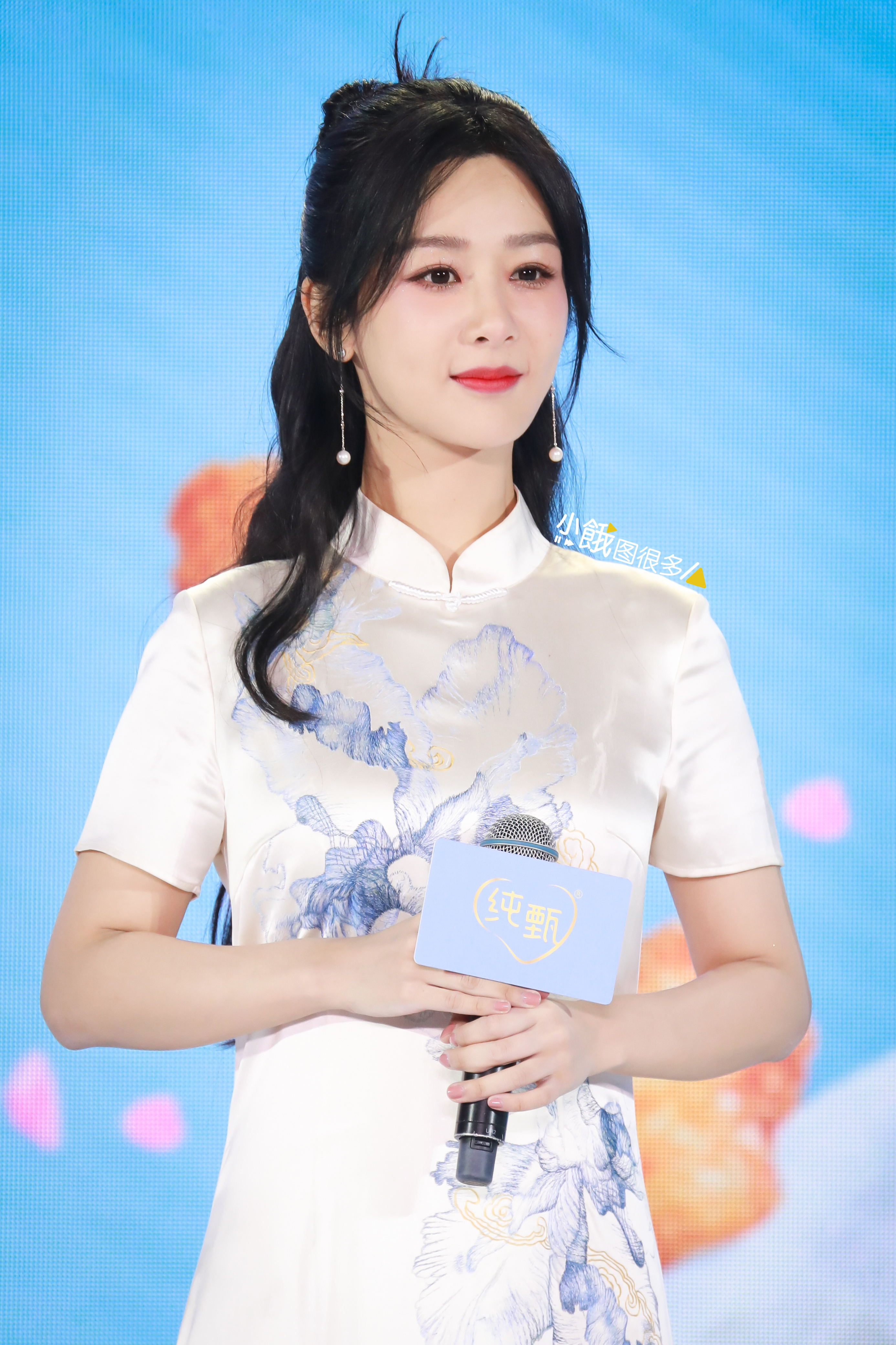 杨紫 旗袍造型  #男肖战女杨紫##杨紫十岁的时候就认识何炅了# ​​​