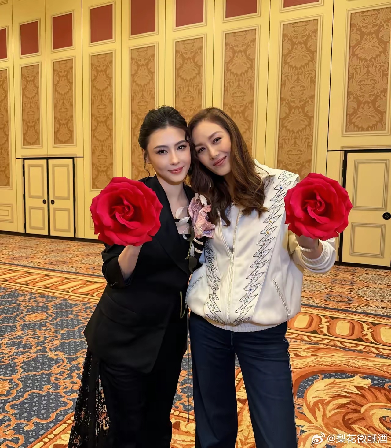 琦琦晒和张柏芝合影，美貌依旧，不愧是大美女！张柏芝今年46岁了，颜值还这么顶 