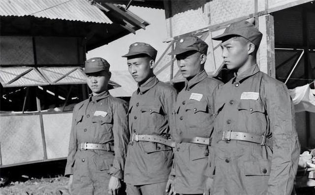 1947年，共产党员陈斌即将被敌人处决，他突然看到人群中有三个熟悉的身影，立马大