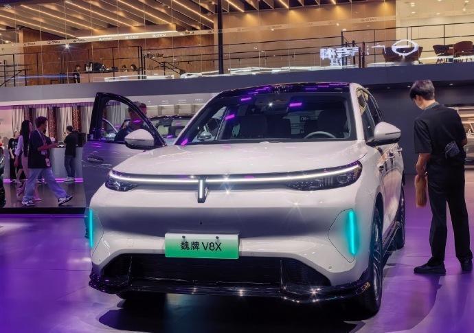 2026成都车展 魏牌这次的信息，可以分成两层看。第一层是车型布局。魏牌V9X定