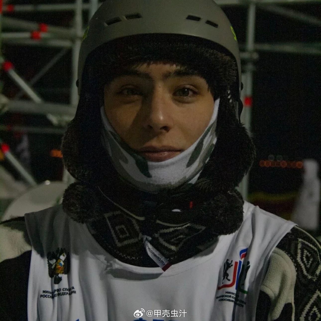 俄罗斯居然有这么帅的双板雪男