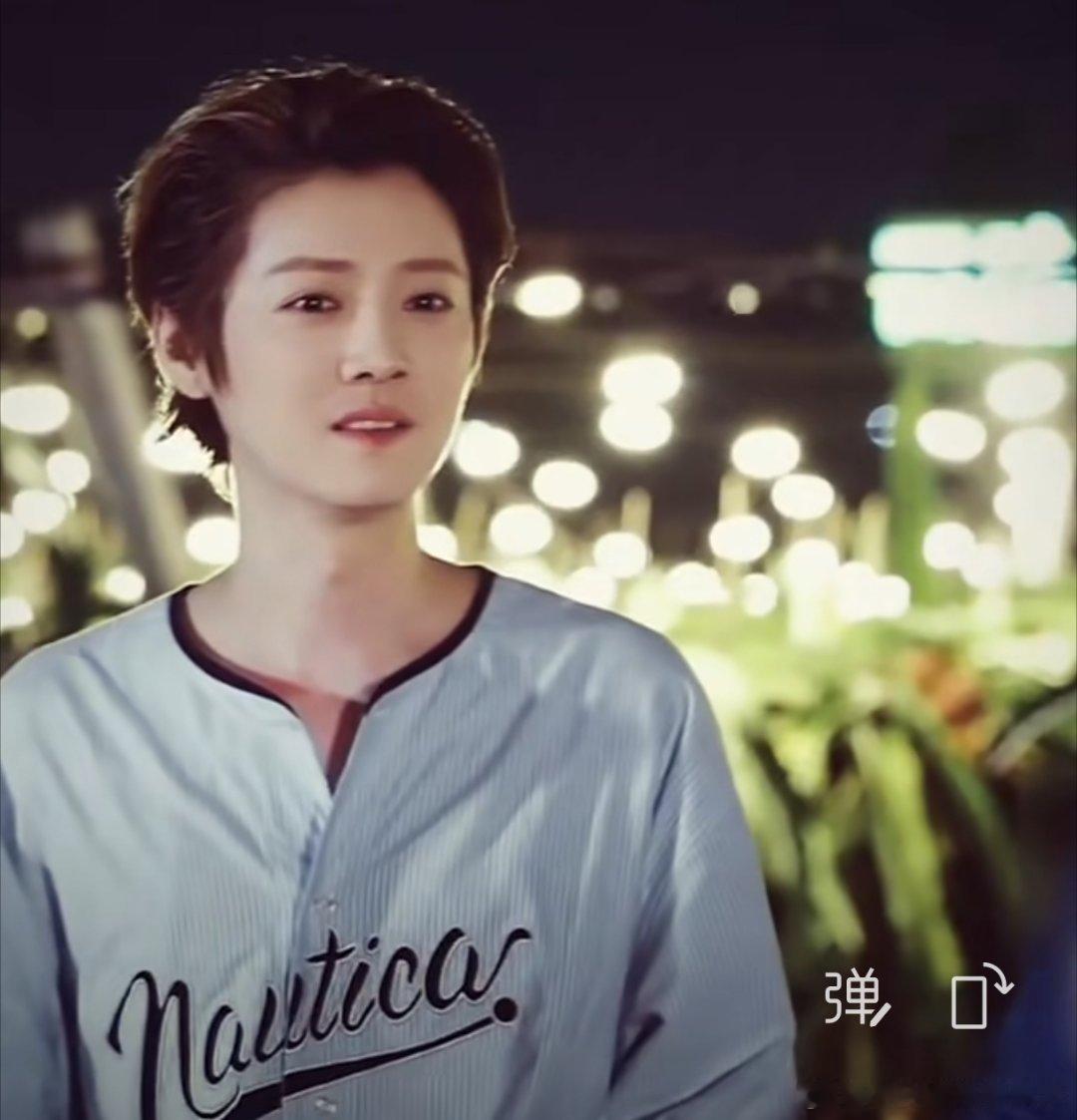 鹿晗召唤小鹿宝张雨霏五哈合照P上鹿晗 小宝，六一快乐，还以为进错超话了 想想在我