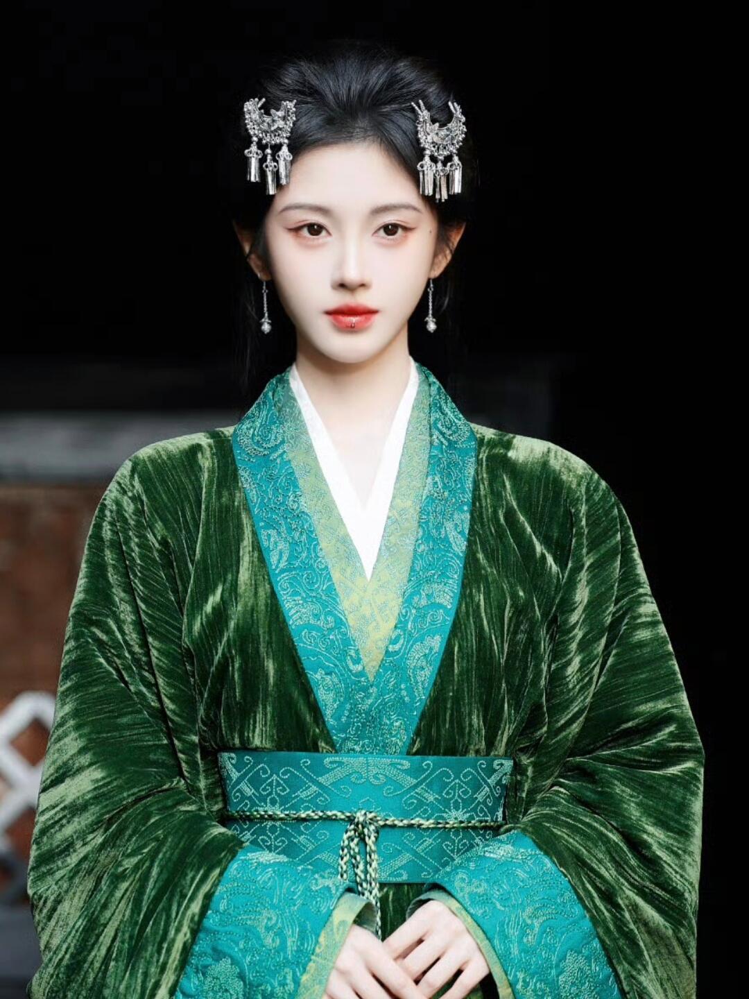 露芜衣的衣柜1～18套 实在美腻，你最喜欢哪一套捏～鞠婧祎月鳞绮纪