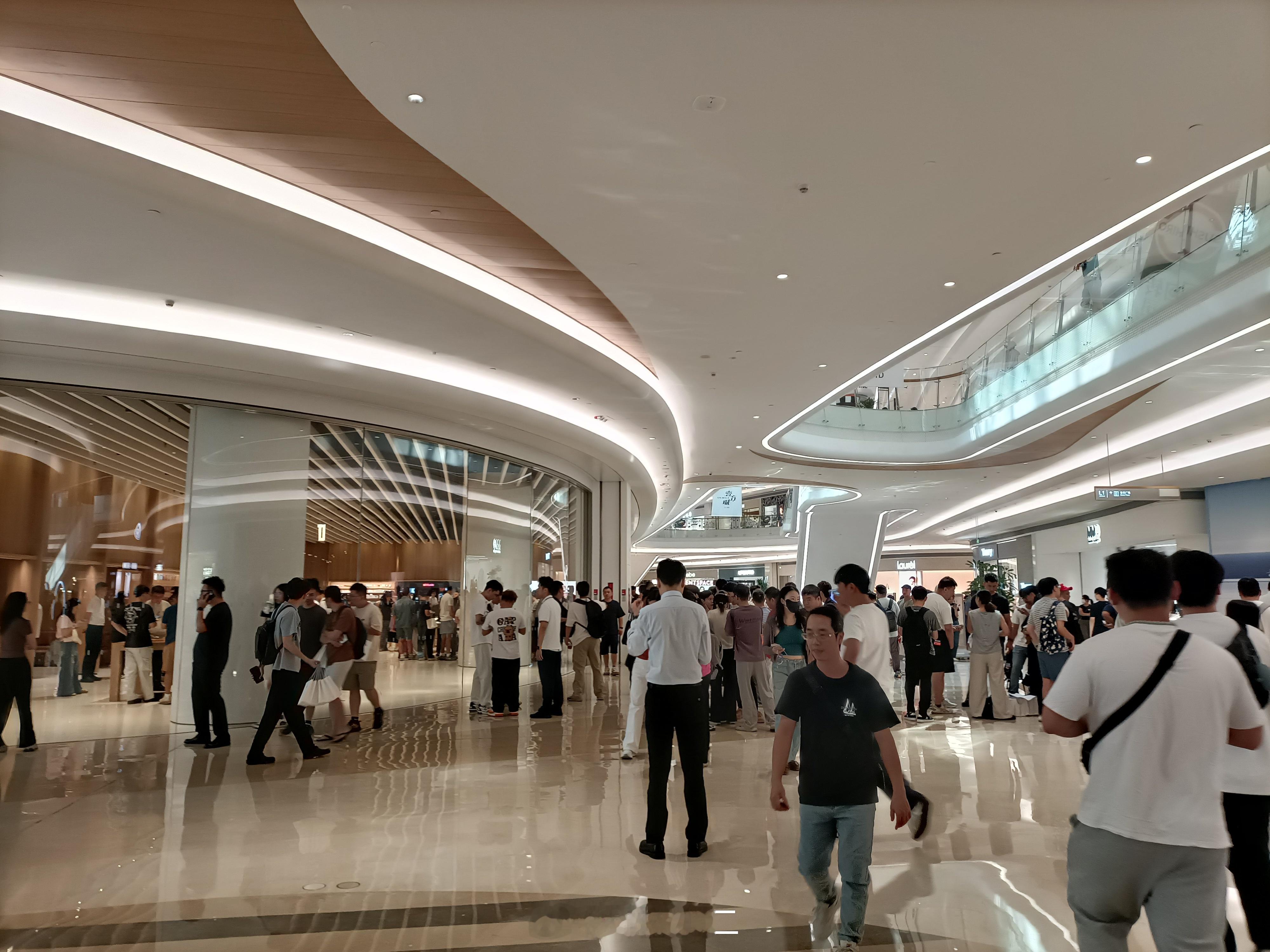 人还挺多的，[doge]苹果还没亡了。 ​​​