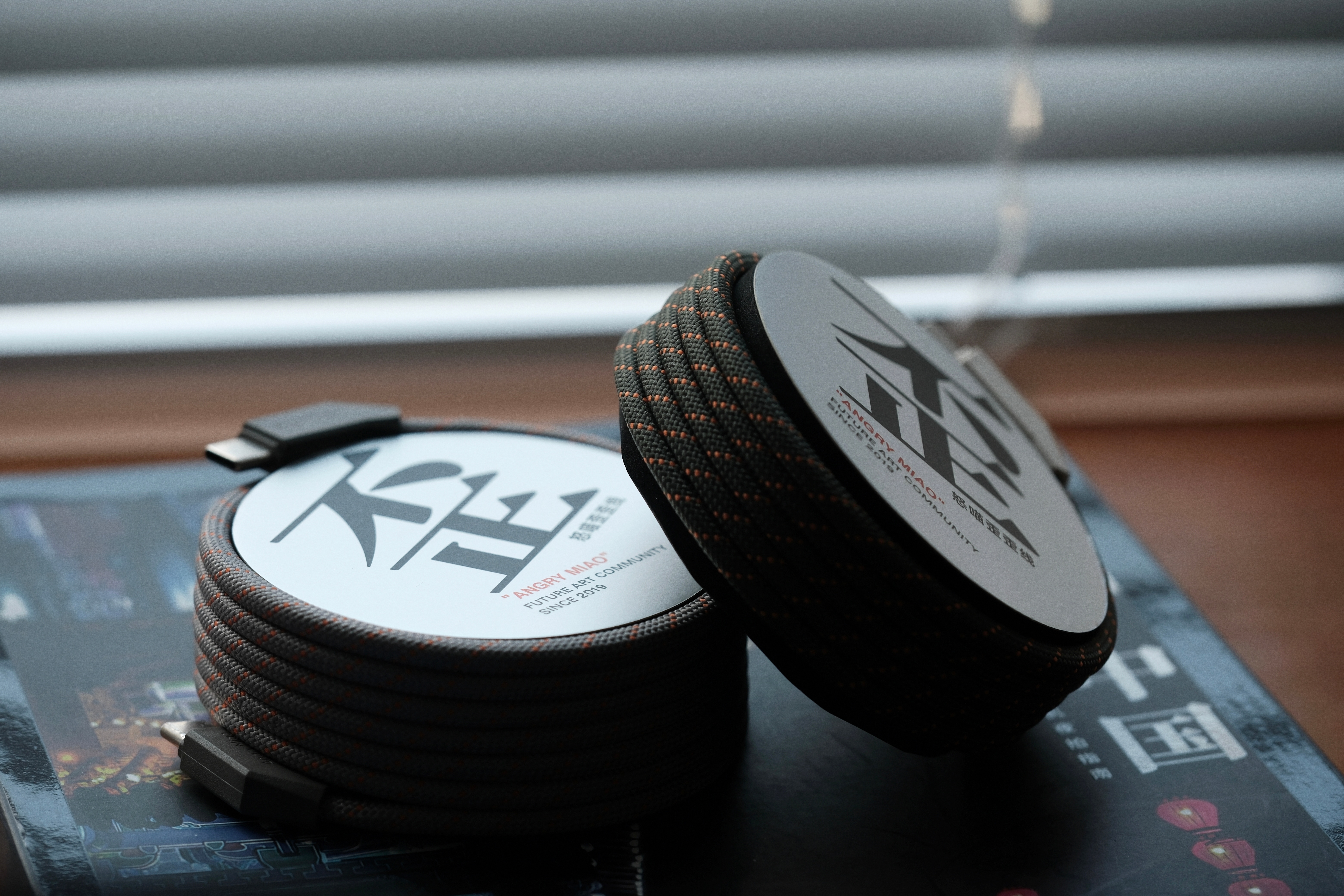 开箱一下怒喵的「歪歪线」，编织线，可磁吸，支持100W快充，有1.2米和1.6米