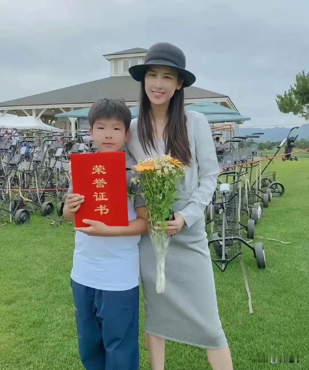 杨子说，他能找到比黄圣依更好，更漂亮的女人，可我认为杨子漂亮的女人，他应该是能找