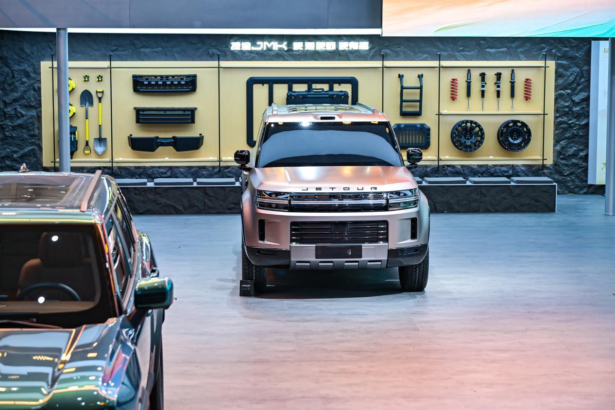 捷途用“旅行+”在车市红海里挖出了一条护城河吗？
 
北京车展上，捷途的展台有一