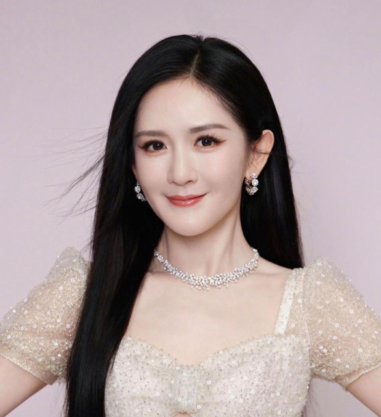 1. 陈导的前妻现实中早已再婚，组建了新的家庭，有丈夫和孩子，只是对外资料依旧显