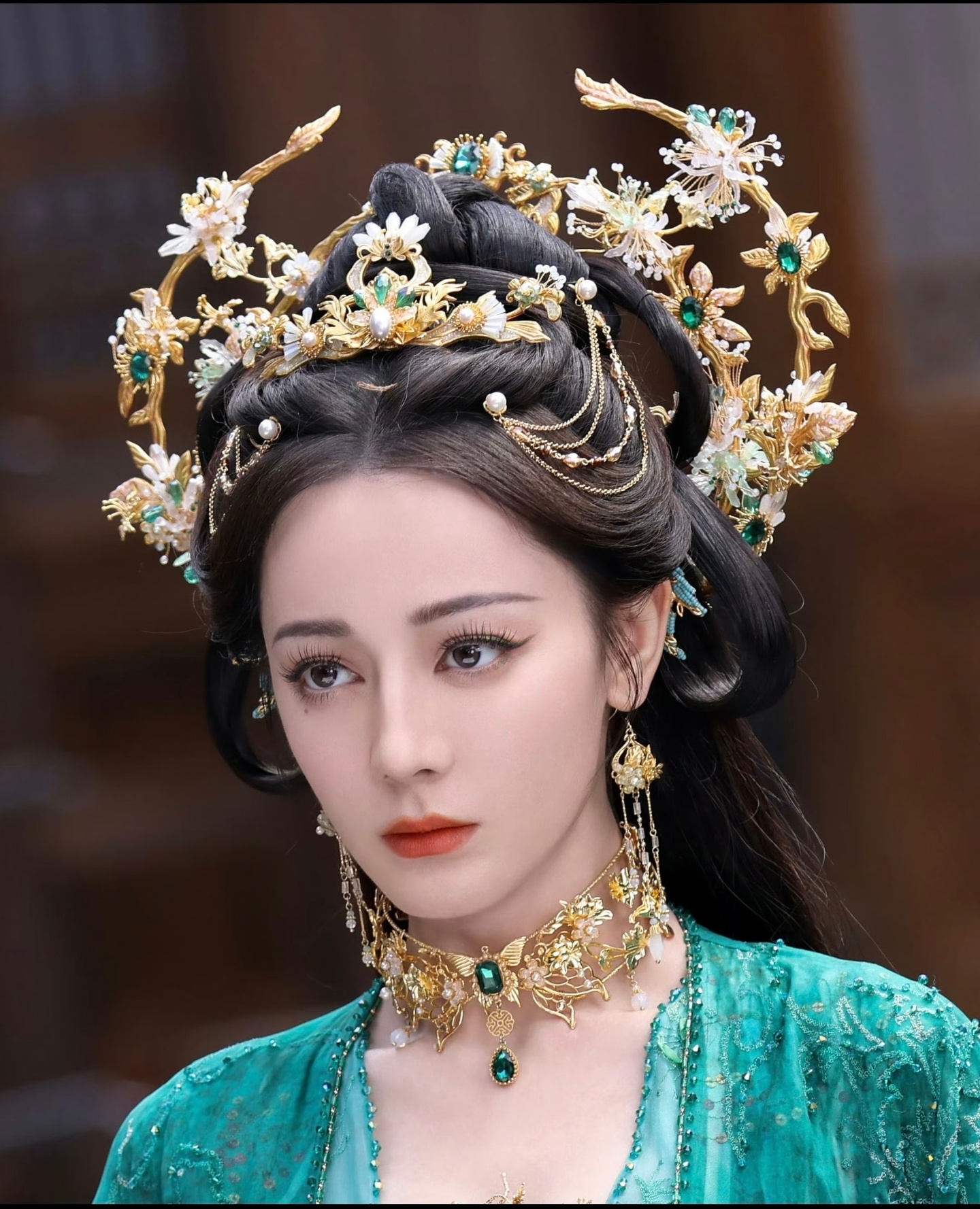 白日提灯豆瓣6.7，评论人数87171人。其中打差评的用户不仅评论了《白日提灯》