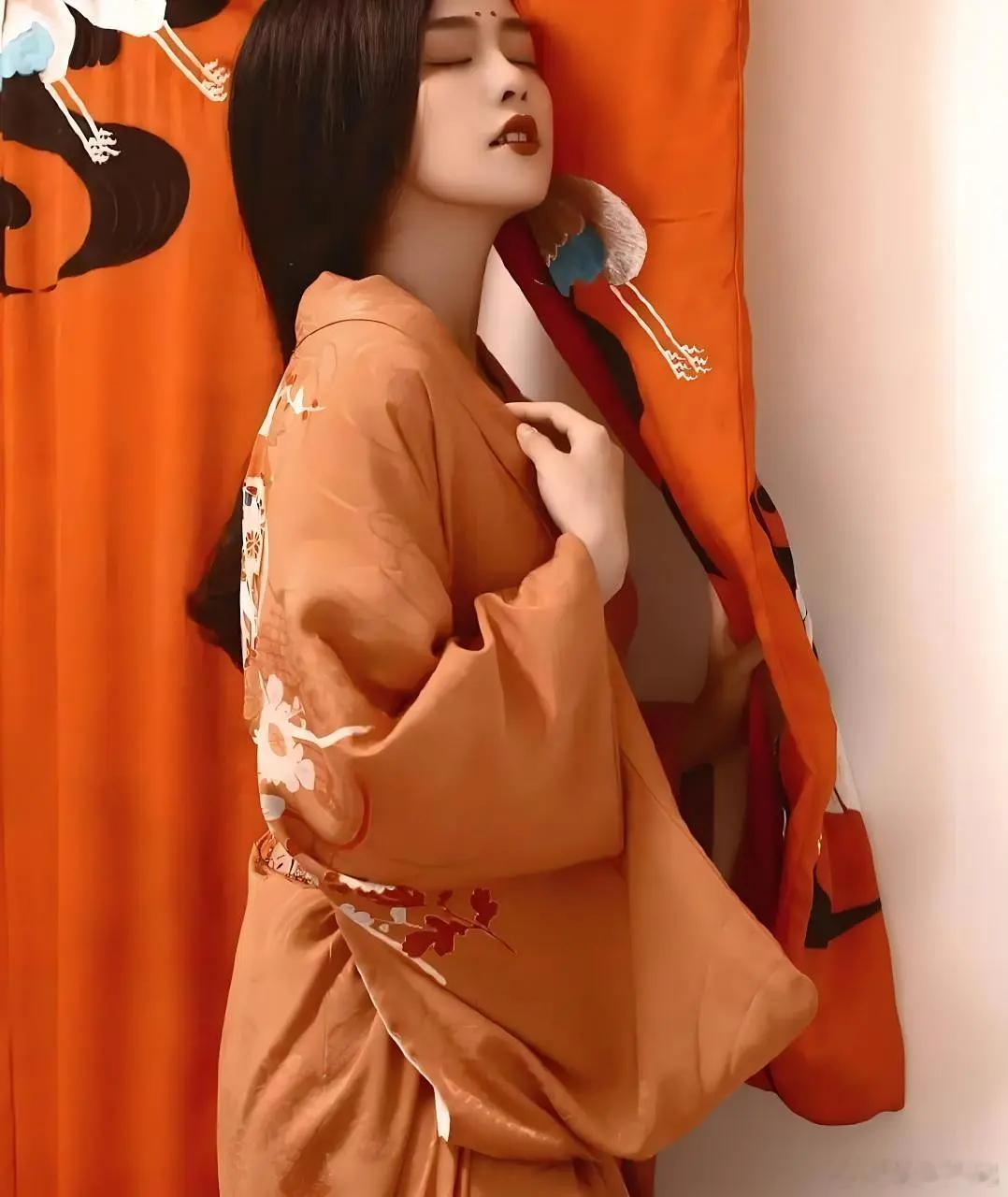 白鹿新人时期这个妆造真的会有人喜欢吗 