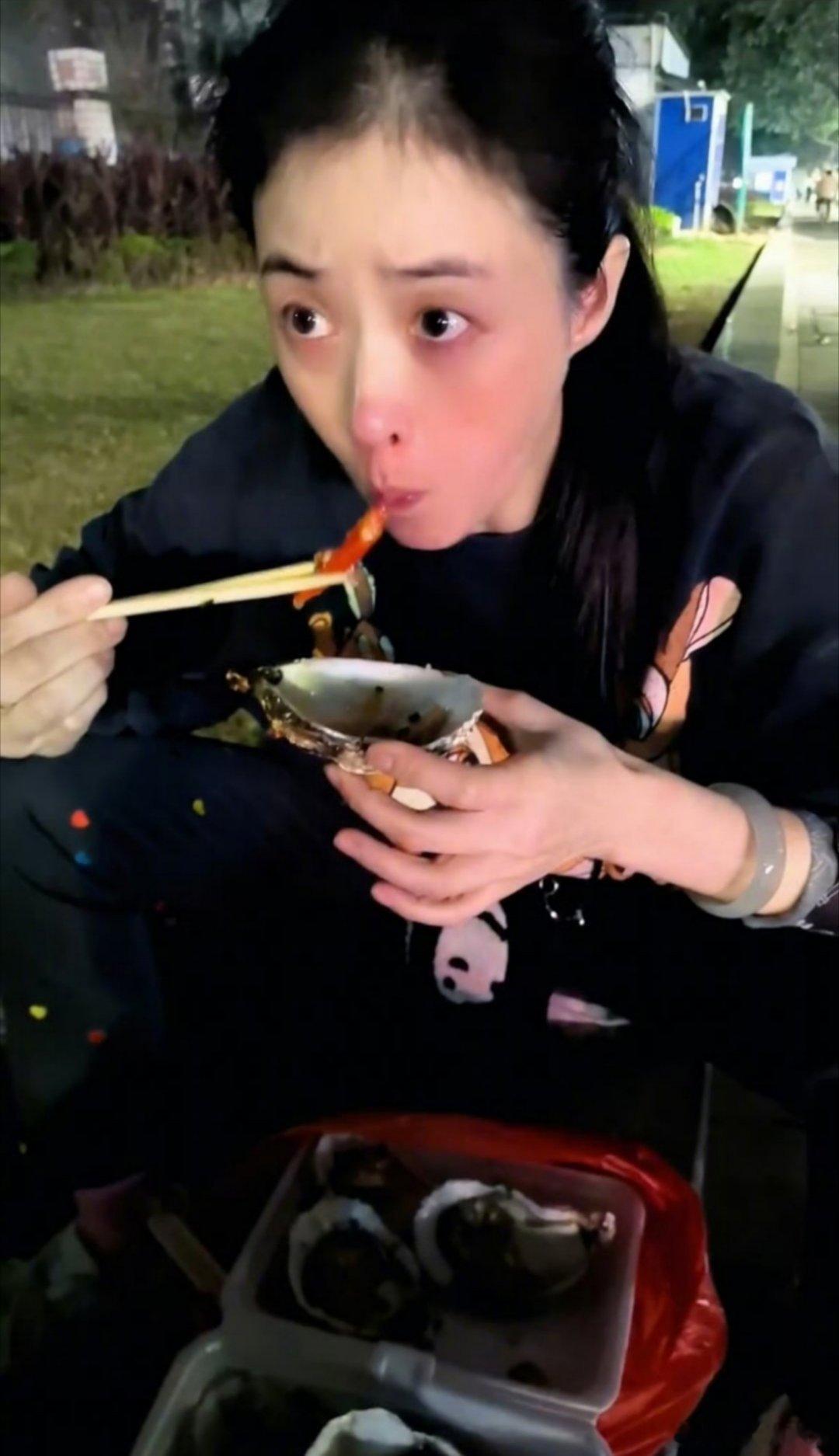 蒋欣吃生蚝给我的是男友视角吗[好喜欢] 