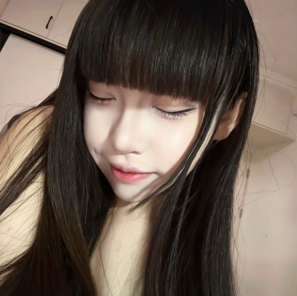 女孩  你会考虑别人的感受  心疼别人的过往  安慰别人的情绪  哪有人 这样疼