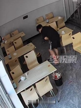 破防了！河北廊坊，一女子闭店后因极度疲惫，没顾上打扫便倒头睡去。他醒来后，发现1