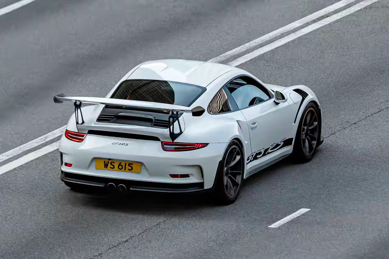 两代配色同框｜保时捷991.2GT3RS.纯粹4.0自吸，燃油时代珍贵的赛道猛兽