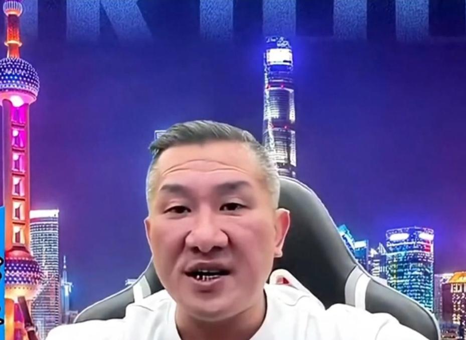 台湾馆长回台湾为何炫耀喝豆汁吃西湖醋鱼？
听说馆长回台湾炫耀喝豆汁吃西湖醋鱼，这