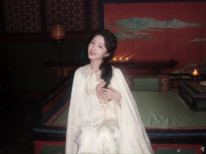 邓恩熙恰逢春plog邓恩熙七娘子闪现一下 邓恩熙恰逢春plog📸太美啦！七娘子