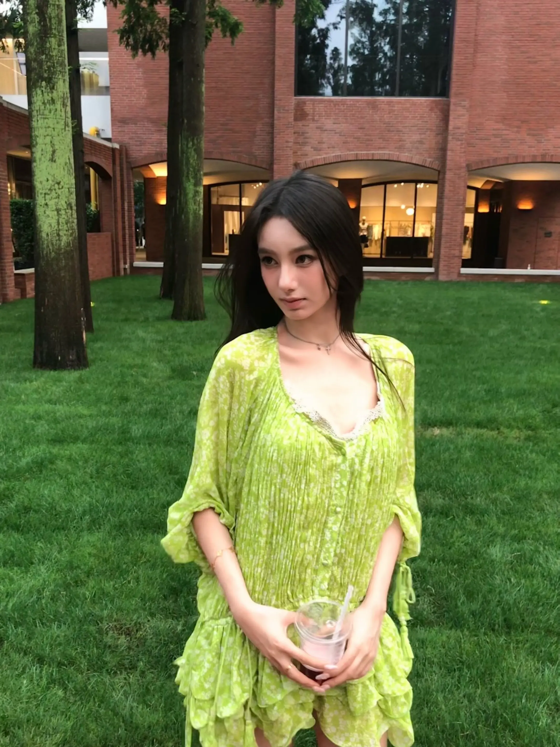 dy自动推荐了这个bgm 何意味…好神圣